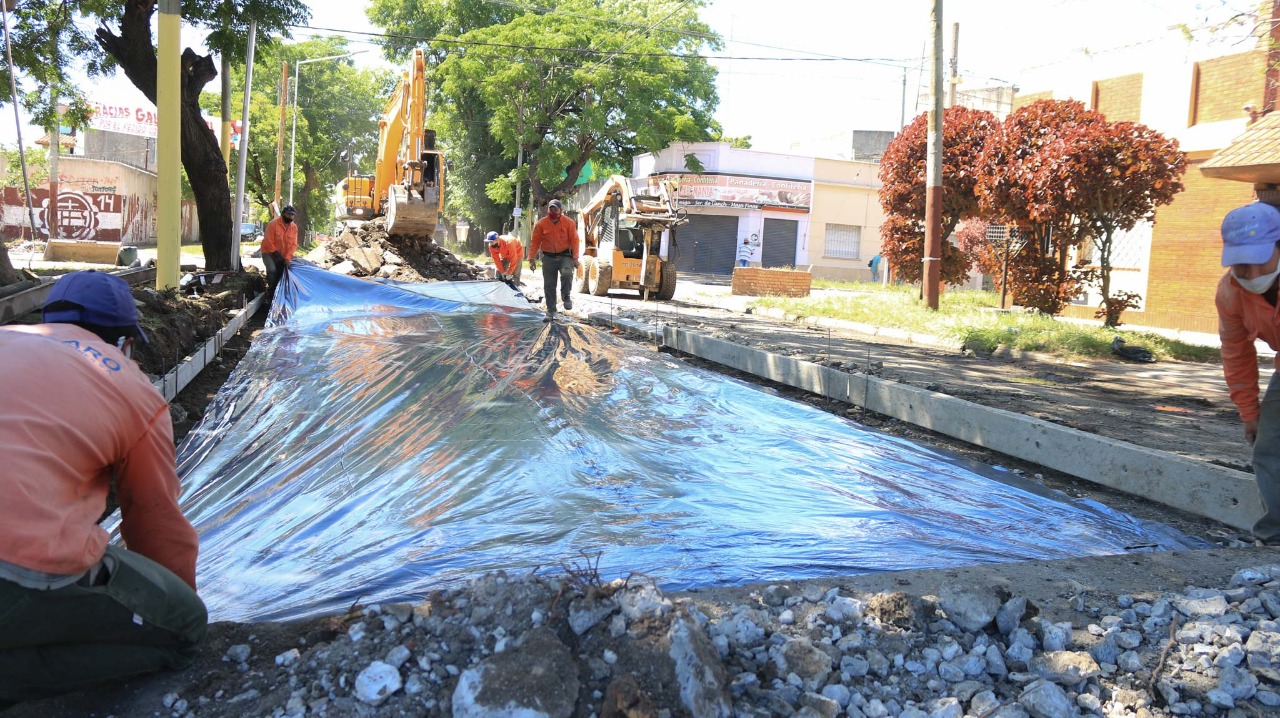 AVANZAN LAS OBRAS DE REPAVIMENTACIÓN Y BACHEO EN LANUS OESTE GBA Reporter