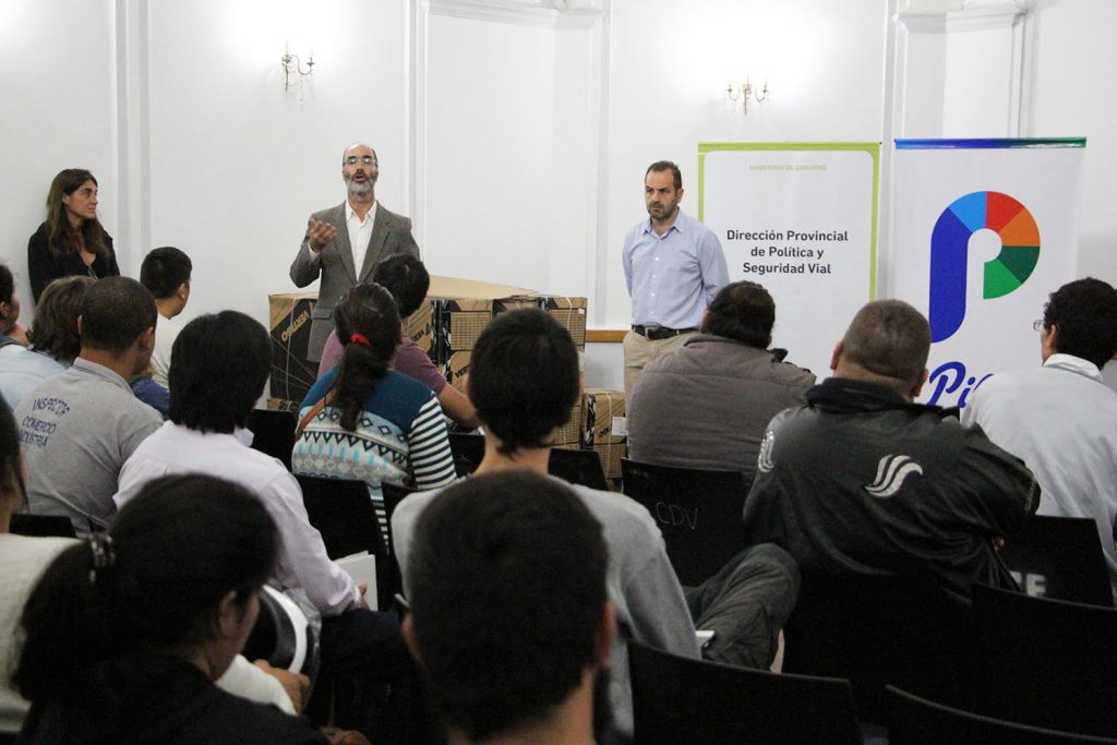 Se realizó curso vial y entrega de cascos para conductores de motos