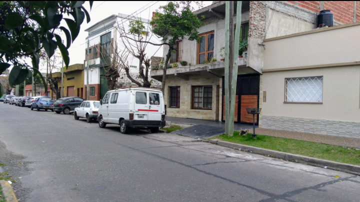 Falsos policías desvalijan una casa en Wilde