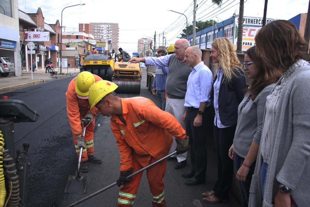 Ducoté supervisó obras de pavimentación en Pilar Centro