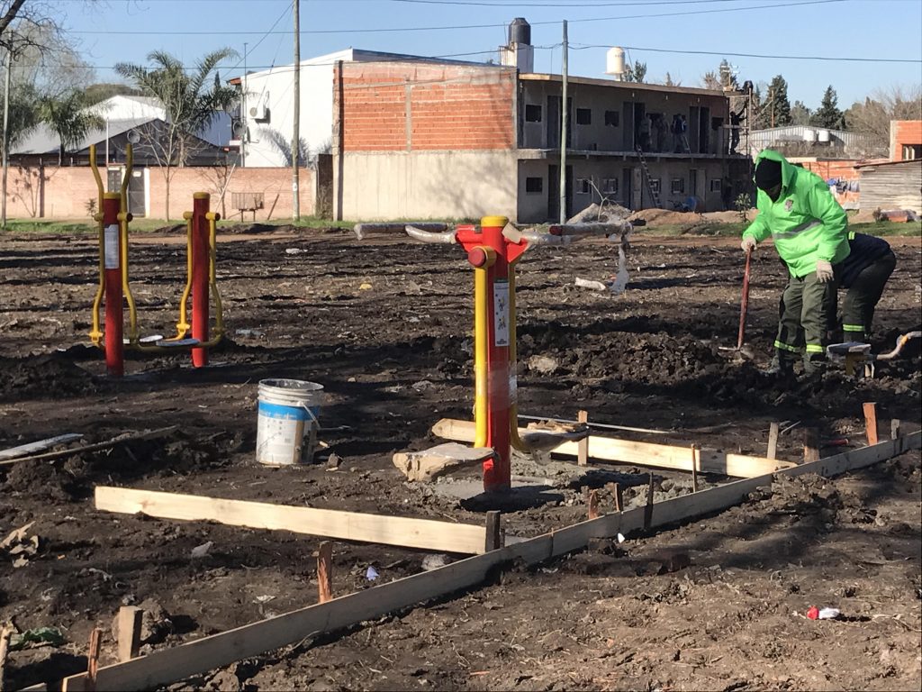 Avanza la construcción de una nueva plaza en Manuel Alberti
