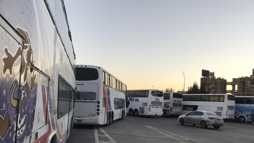 Transportistas cortan la autopista Bs As – La Plata