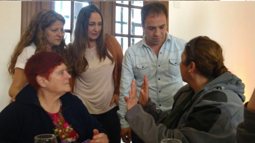 Juanes, de 1Pais junto a los jubilados