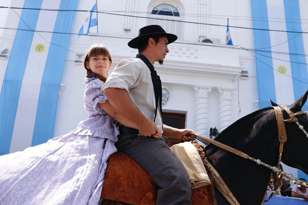 GRAN DESFILE TRADICIONALISTA EN HONOR A LA FIRMA DEL TRATADO DEL PILAR