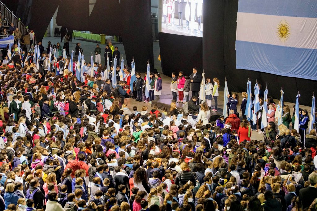 Promesa a la bandera en Tecnópolis