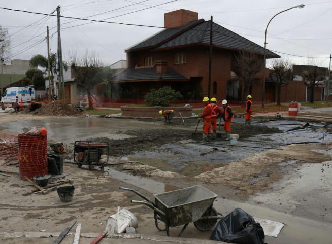 GRINDETTI SUPERVISÓ EL COMIENZO DE OBRAS EN CALLES INTERIORES DE LANUS OESTE