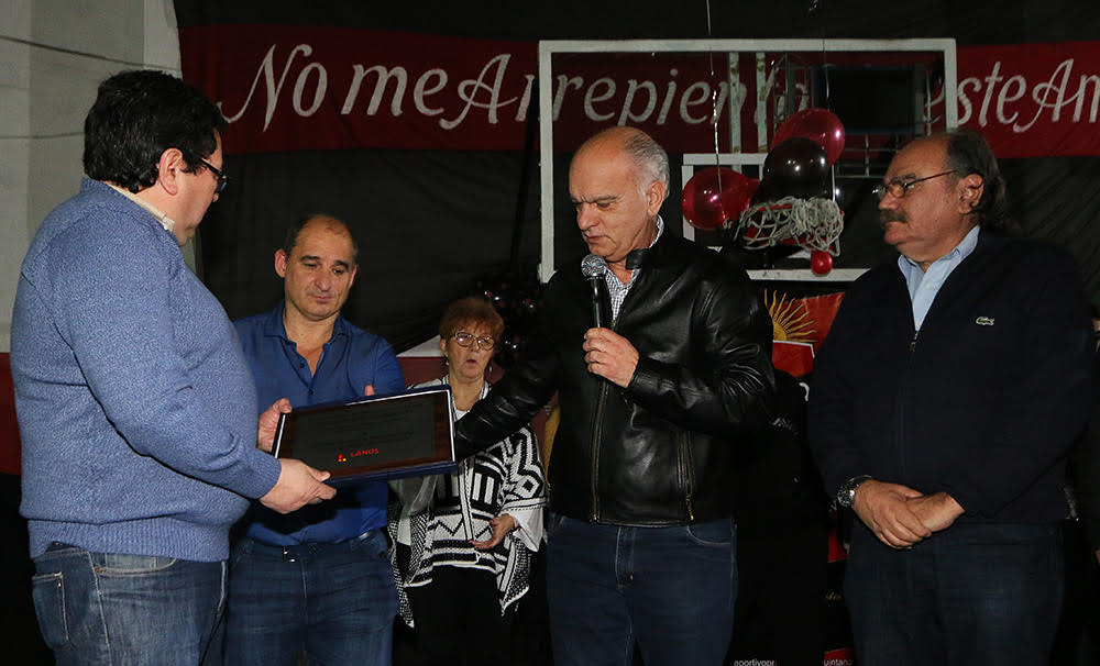 GRINDETTI ENTREGO UN SUBSIDIO AL CLUB QUINTANA EN EL 90° ANIVERSARIO DE SU FUNDACIÓN