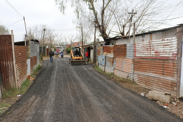 POR UNA DENUNCIA DEL MUNICIPIO DE SAN ISIDRO, REALIZAN UN ALLANAMIENTO EN LA CAVA