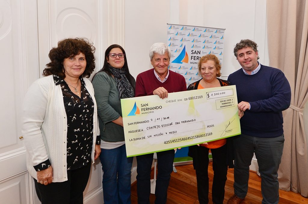 Andreotti entregó una ayuda económica a las escuelas publicas
