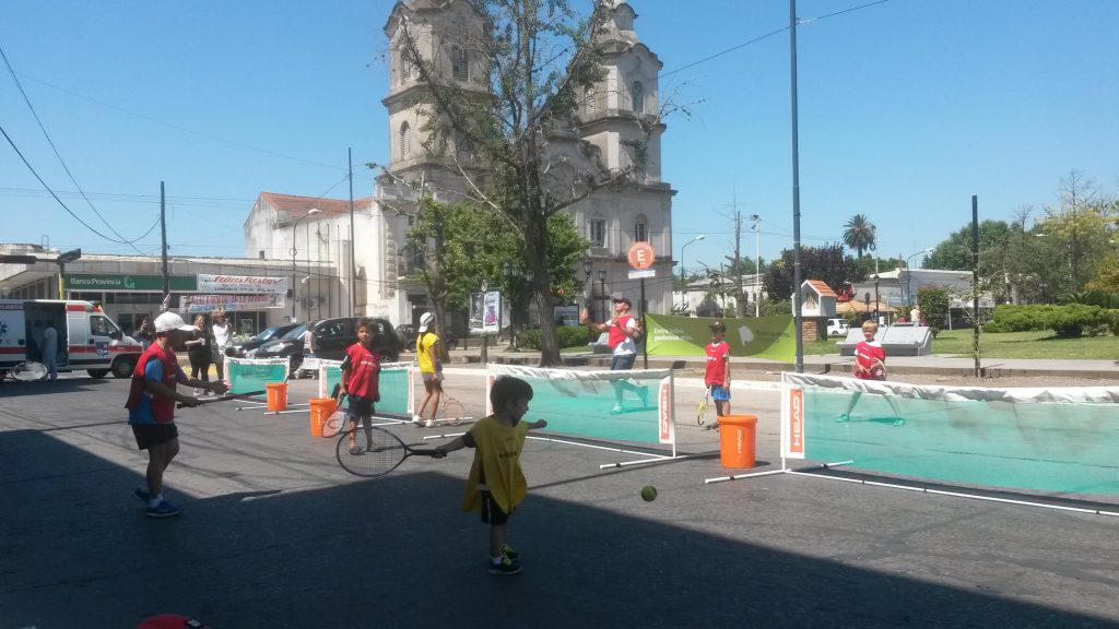Clínica de tenis gratuita en Pilar