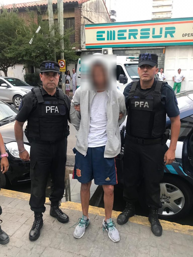 DETENIDO EN PLENO CENTRO POR ATENTADO Y RESISTENCIA A LA AUTORIDAD