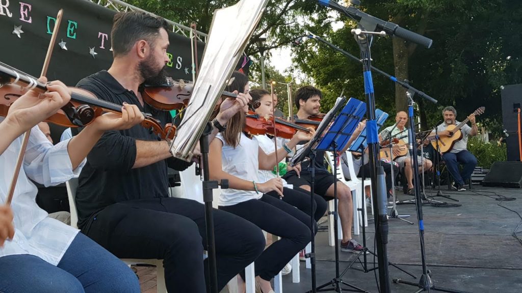 CIENTOS DE ARTISTAS DE TODAS LAS EDADES FUERON PARTE DE UN GRAN SHOW EN EL CORREDOR AERÓBICO DE PILAR