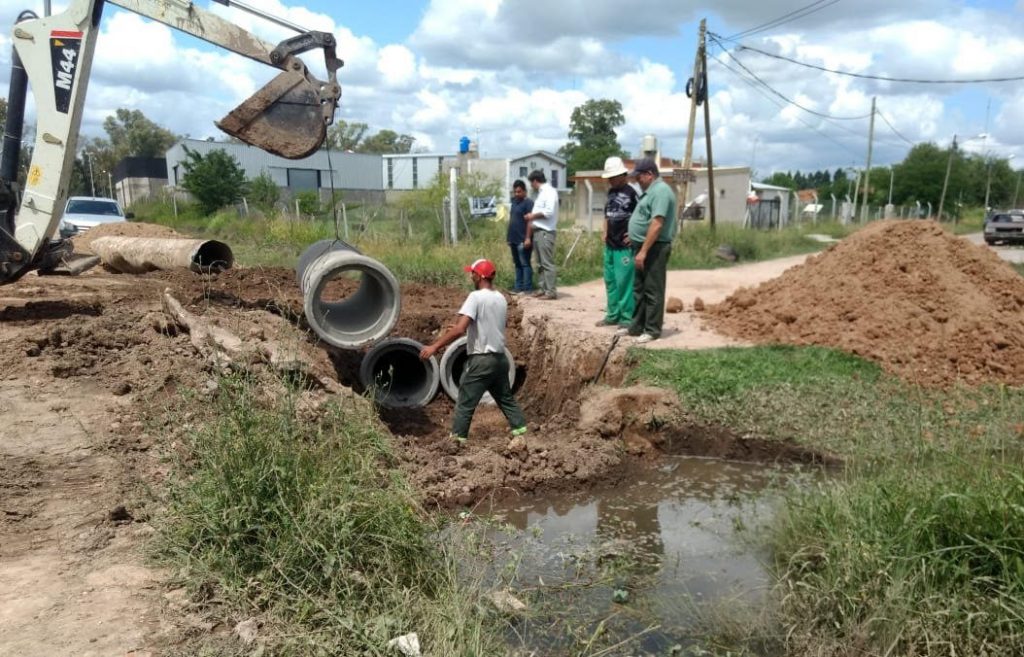 Avanzan obras de limpieza y mejoras hidráulicas en el barrio San Jorge