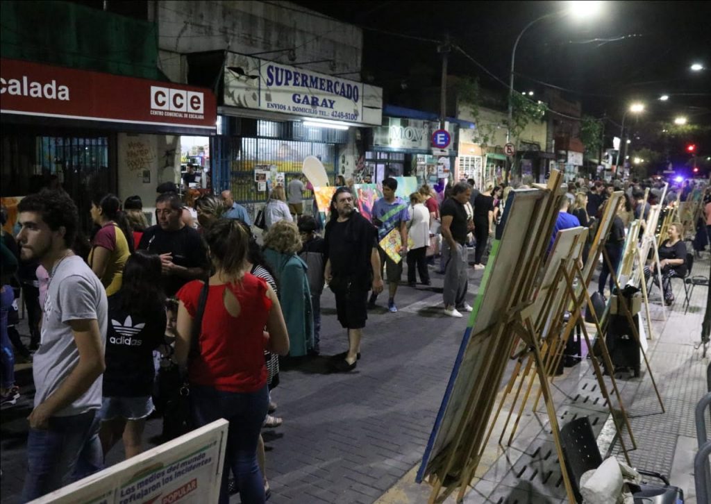 CIENTOS DE VECINOS PARTICIPARON DEL 1° GALLERY  NIGHT