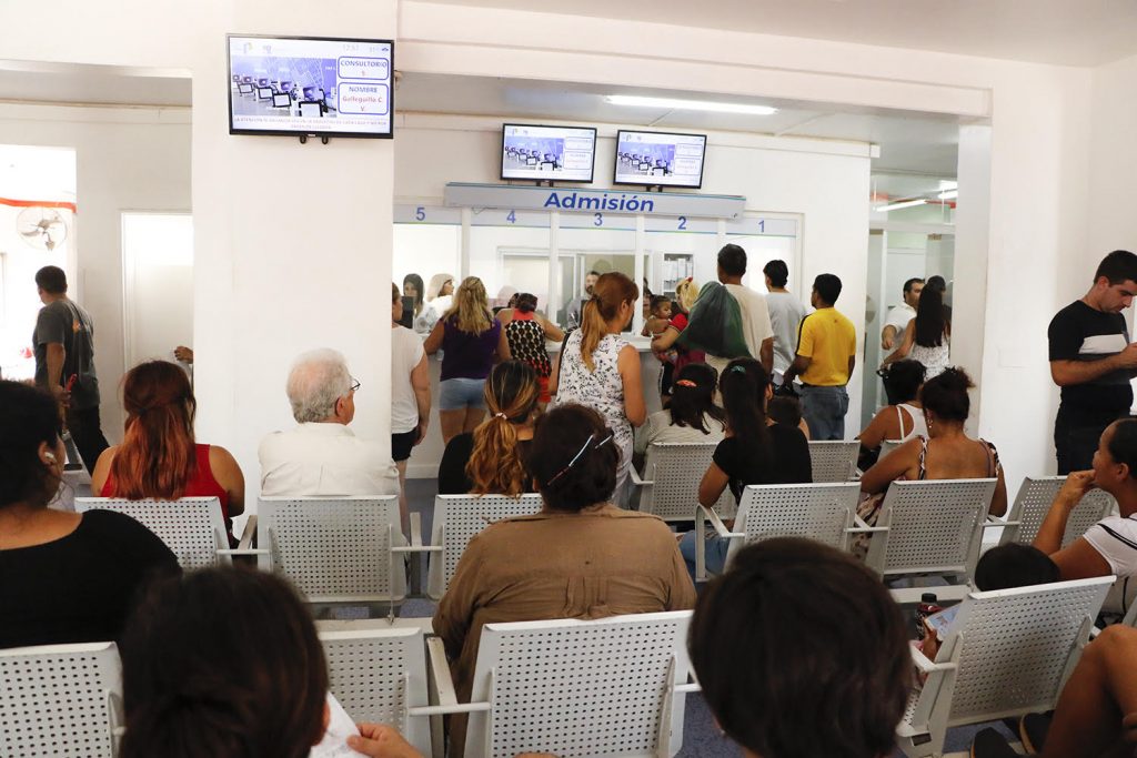 Ducoté recorrió las mejoras realizadas en el Hospital Sanguinetti