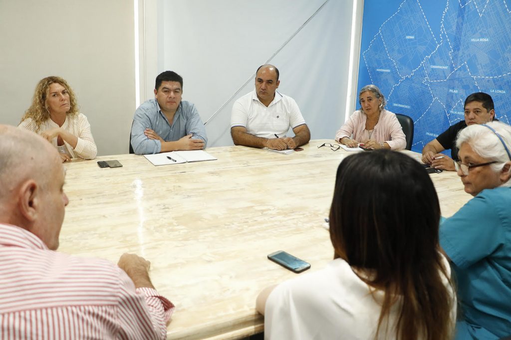 Reunión interdisciplinaria para prevenir el Dengue