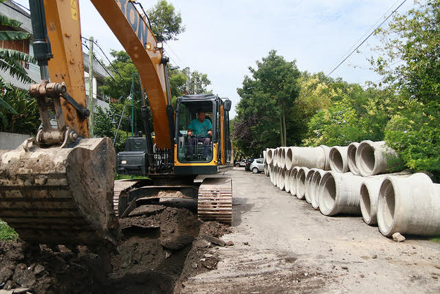 CONSTRUYEN DESAGÜE EN EL BAJO DE SAN ISIDRO