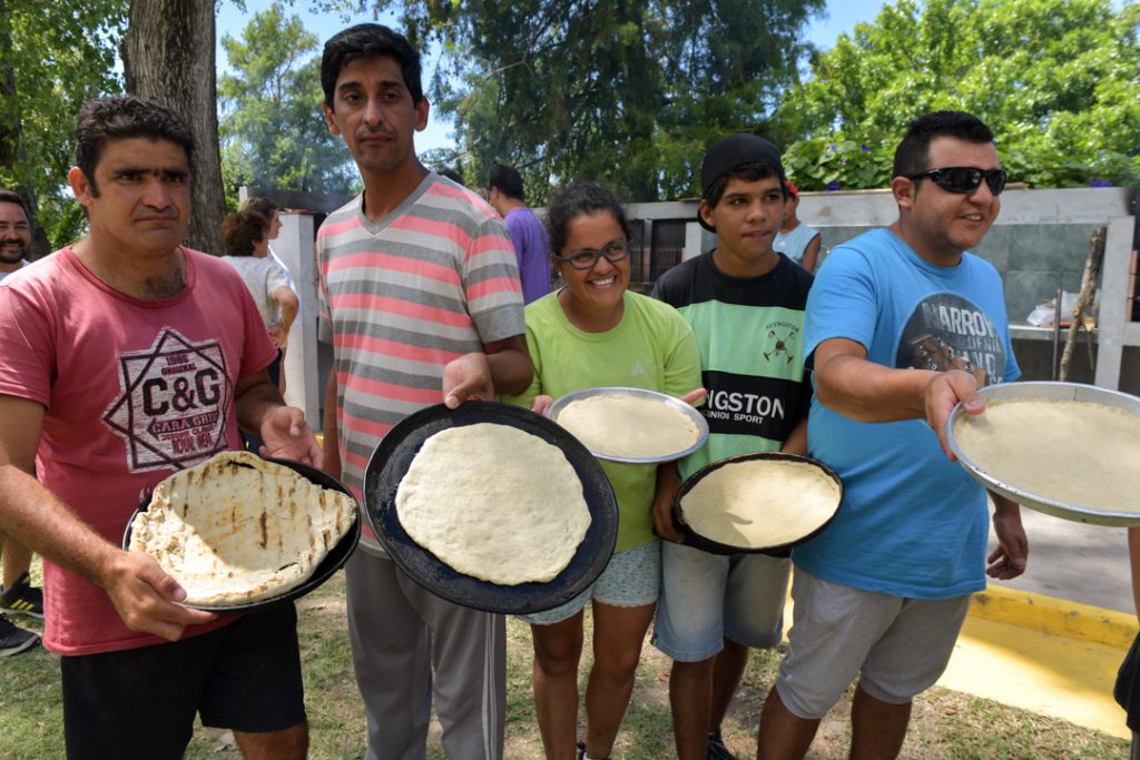 La Colonia de Discapacidad cocinó pizzas y pasó una noche de camping