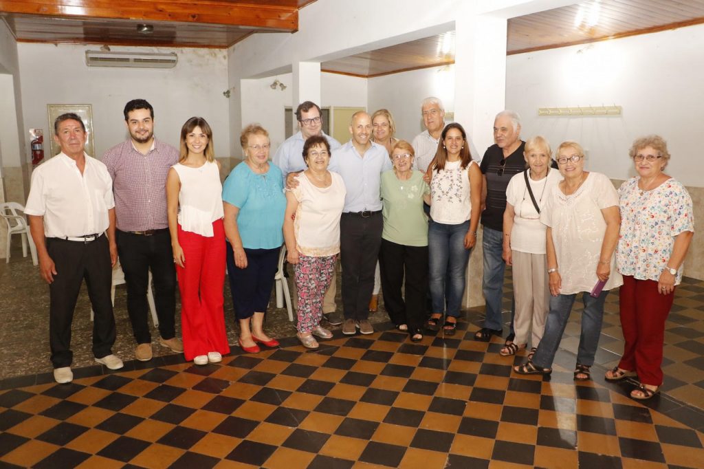 DUCOTÉ JUNTO A LOS ADULTOS MAYORES DE LA LA LONJA Y DERQUI
