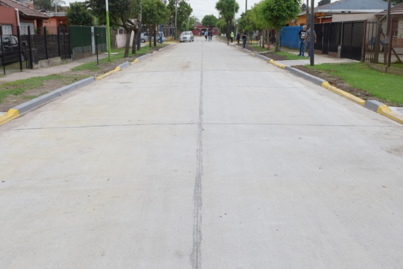 Nardini inauguró el pavimento de la calle Bogado en Grand Bourg