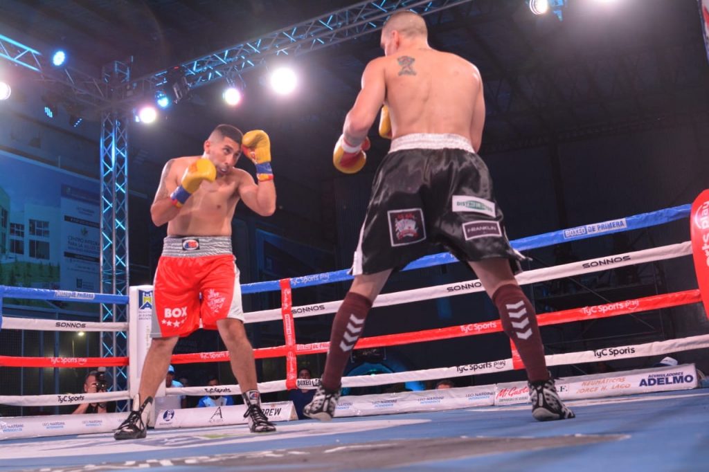 Multitudinaria velada de boxeo en Villa de Mayo