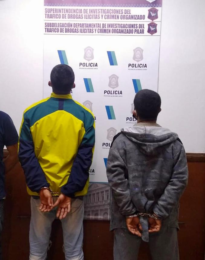 Caen dos vendedores de droga armados en Villa Rosa