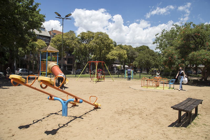 PLAZAS: SAN ISIDRO HABILITÓ ESPACIOS DE JUEGOS Y APARATOS DE ACTIVIDAD FÍSICA