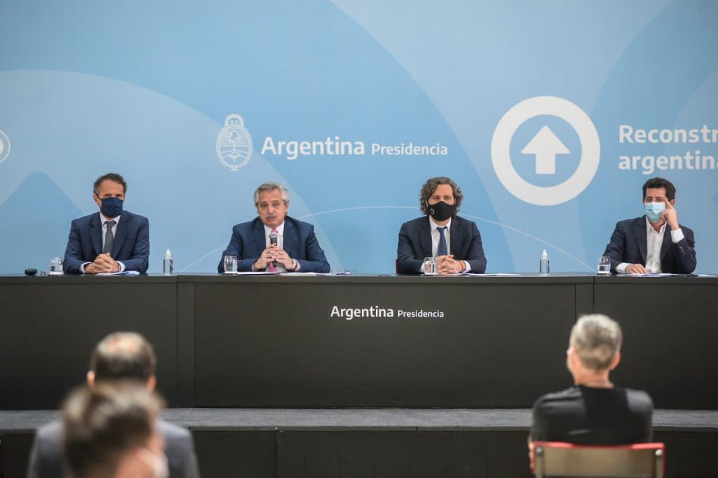 Achával junto al presidente Fernández en la inauguración de obras públicas