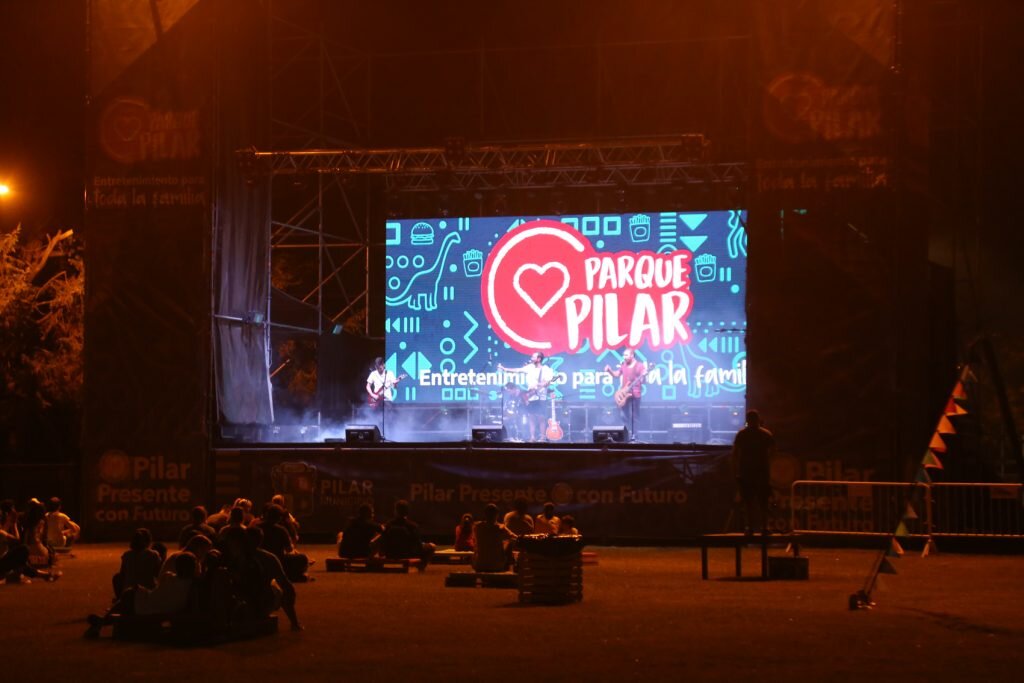 Continúan las noches de música en vivo en Parque Pilar