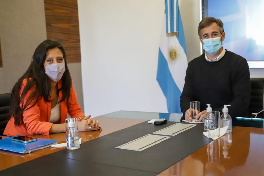 Achával junto a Paula Español lanzaron en Pilar el programa “Mercado Federal Ambulante”
