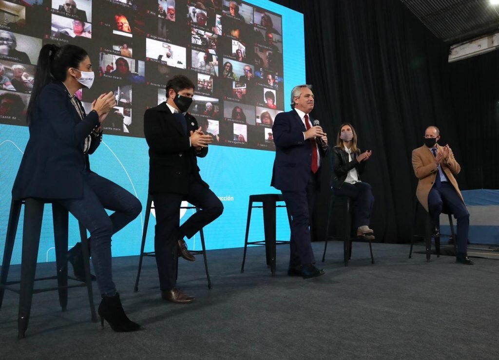 Achával acompañó el anuncio del Presidente para los jubilados