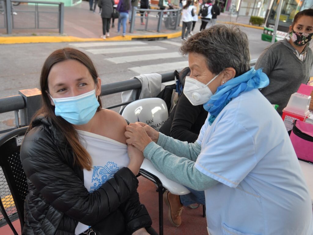 Se realizó una jornada de vacunación contra el COVID-19 en la Estación Virreyes