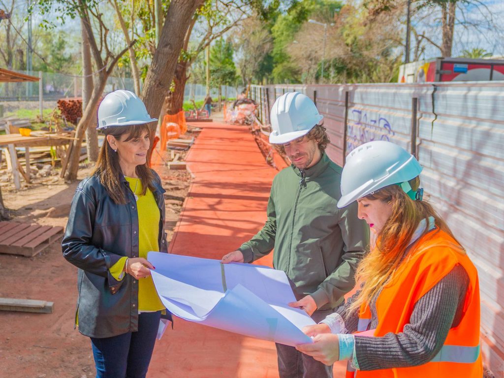 Juan Andreotti recorrió la obra de continuación del Paseo Aeróbico en la calle Arias