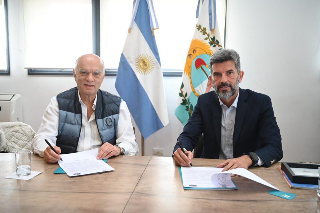 GRINDETTI FIRMÓ UN CONVENIO CON EL INTENDENTE DE LA CIUDAD DE MENDOZA, ULPIANO SUÁREZ