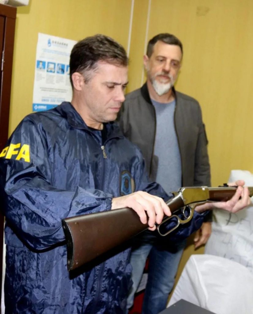 Kravetz presenció el retiro de armas y municiones del ANMaC