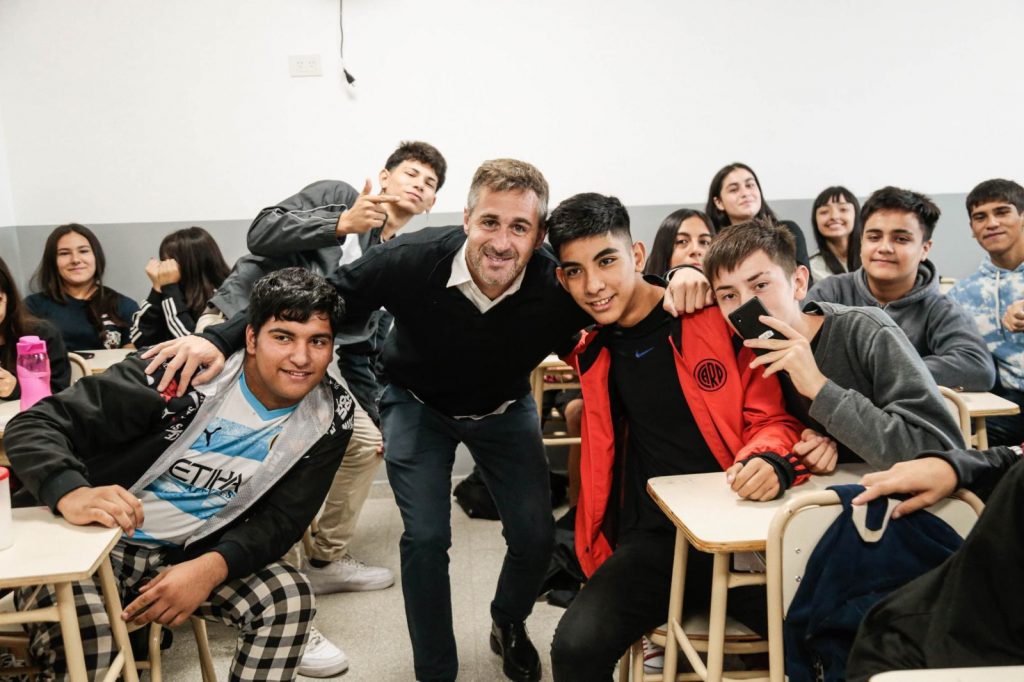 Achával inauguró nuevas aulas en Derqui: “Estamos transformando la educación en todas las localidades”