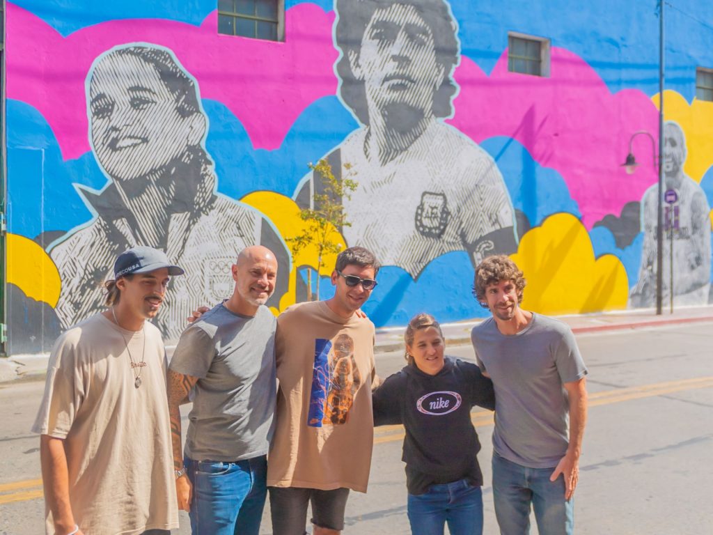 Juan Andreotti y Paula Pareto visitaron el nuevo mural de los grandes deportistas argentinos