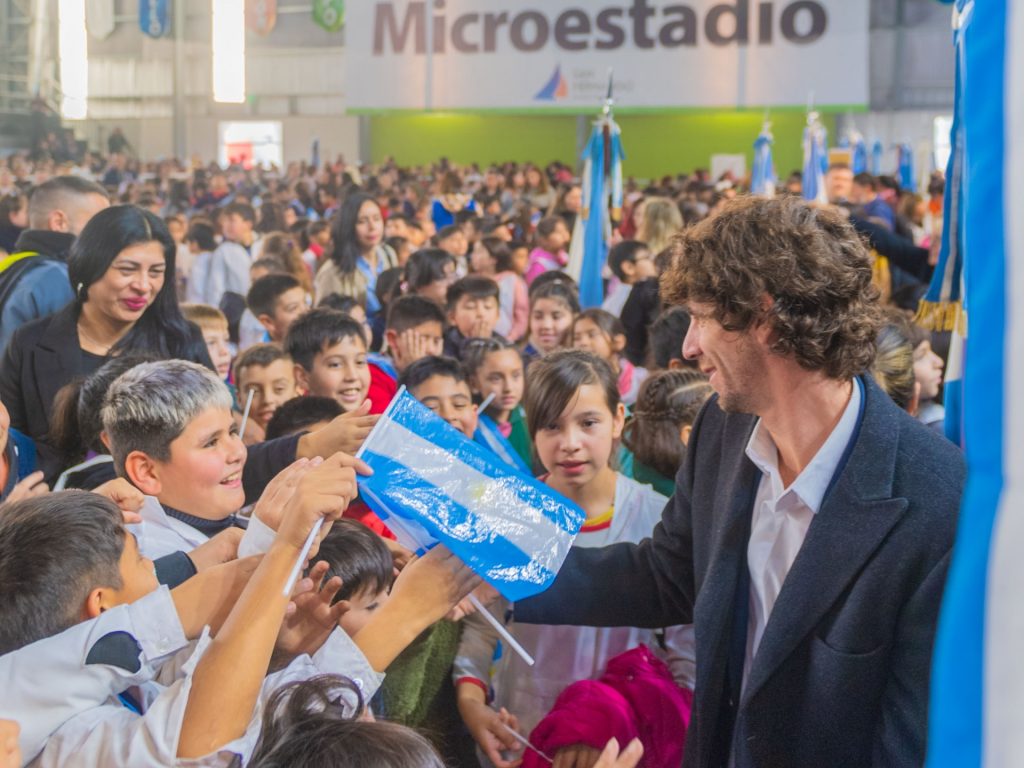 2.500 alumnos sanfernandinos juraron lealtad a la bandera