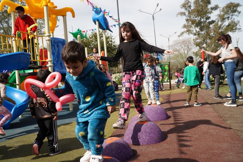 Achával inauguró la Plaza de las Madres en Tribarrial