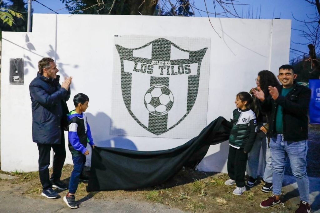 Achával acompañó la inauguración de los nuevos vestuarios e iluminación del Club Los Tilos