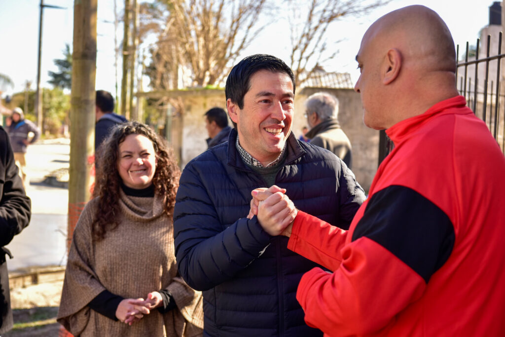 Leo Nardini visitó la obra de la calle Alfredo Palacios en Grand Bourg