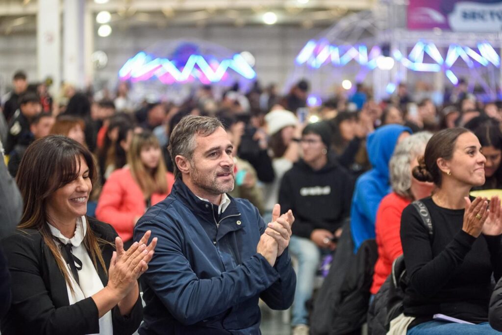 Achával acompañó a Kicillof en la Expo Industrial Educativa de Ezeiza