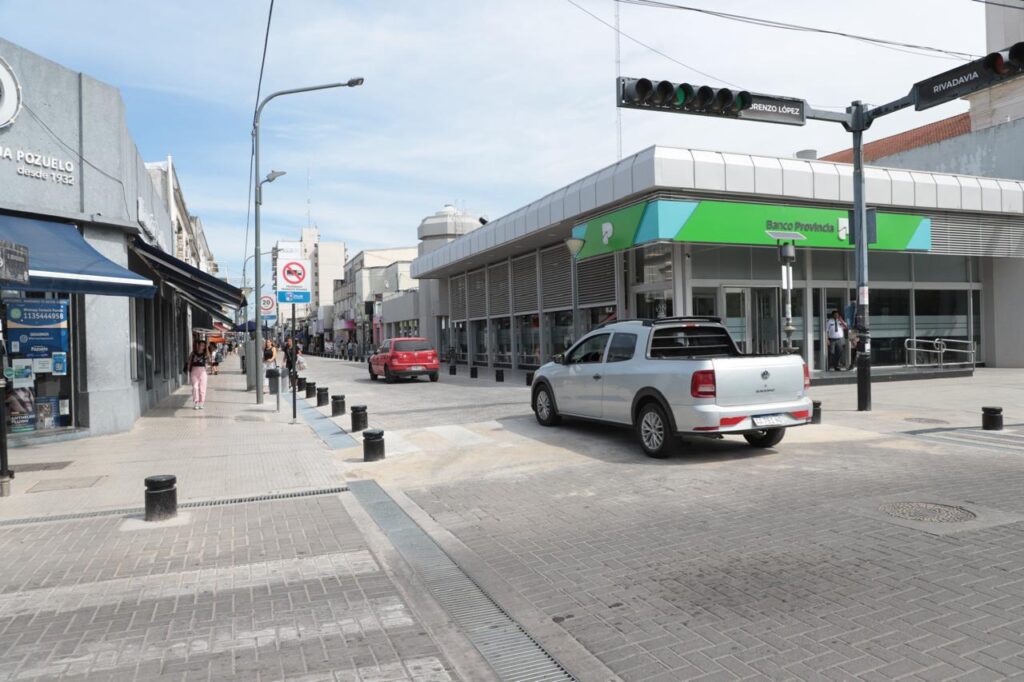 El centro de Pilar se sigue transformando, ya está abierta al tránsito la calle Rivadavia