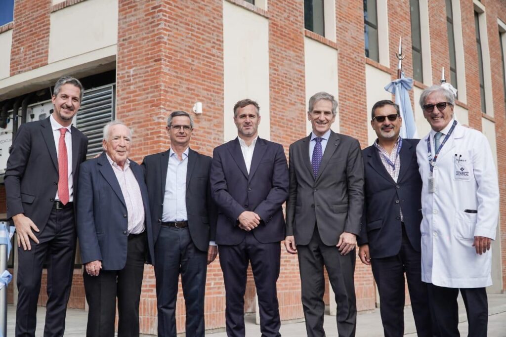 Con la presencia del intendente Achával el Hospital Austral inauguró un nuevo centro quirúrgico