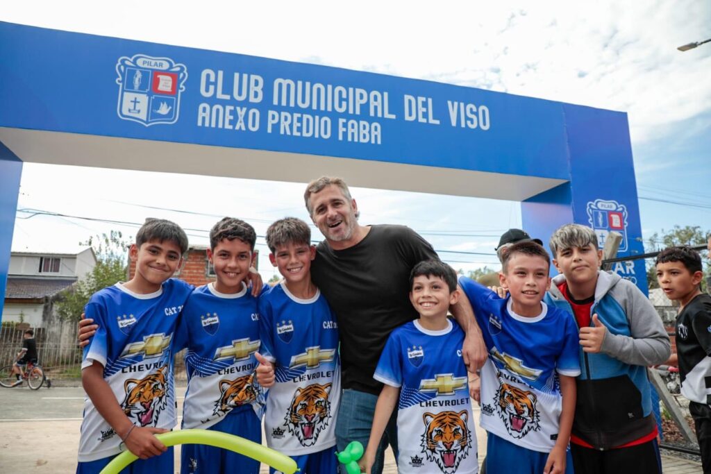 Achával inauguró el anexo y el nuevo SUM del Club Municipal Del Viso