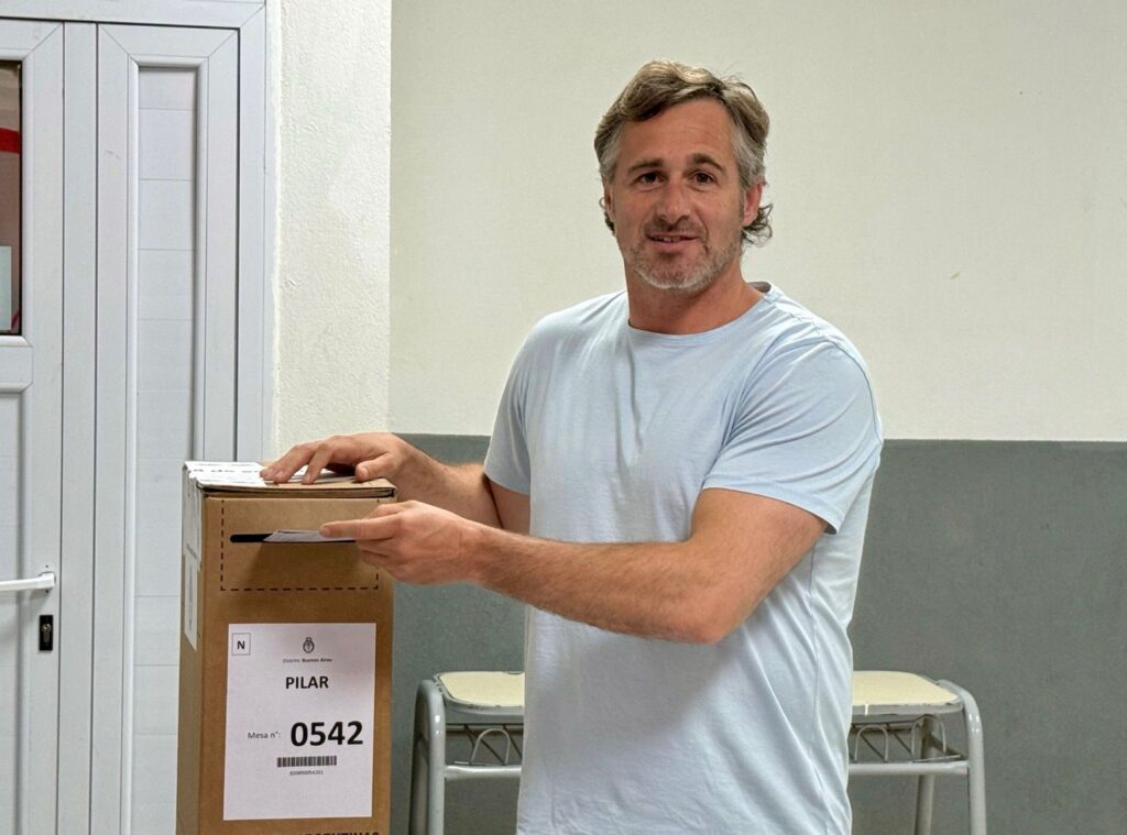 Votó el intendente Federico Achával
