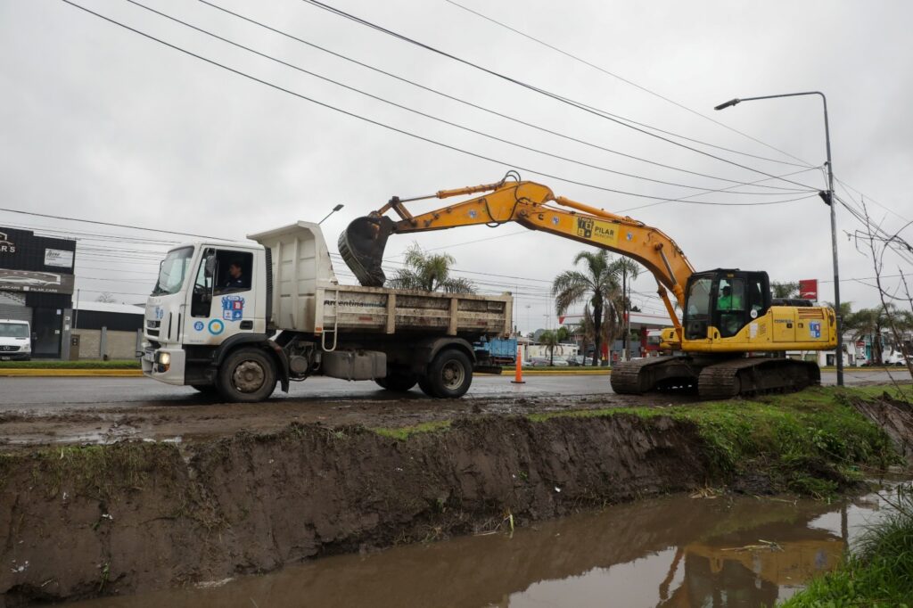El municipio lleva adelante trabajos de limpieza de desagües y arroyos