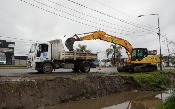 El municipio lleva adelante trabajos de limpieza de desagües y arroyos
