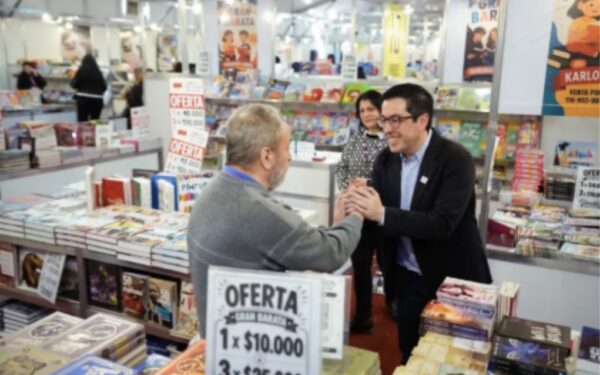 Nardini inauguró la Feria del libro en Malvinas