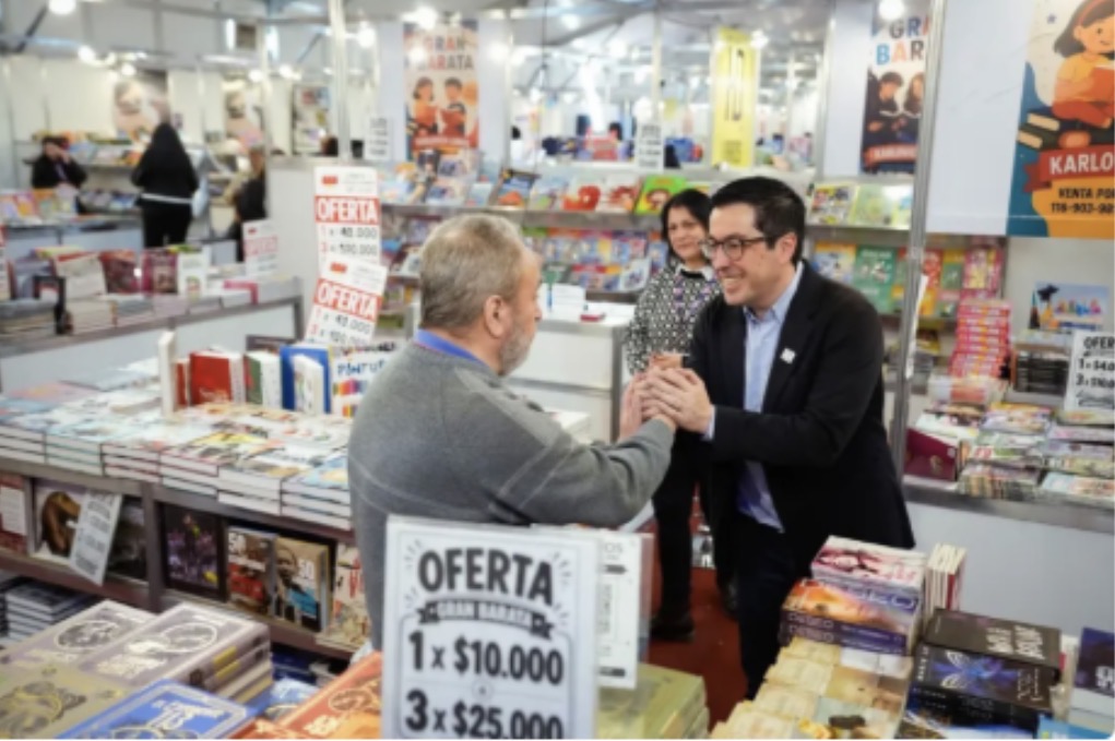 Nardini inauguró la Feria del libro en Malvinas